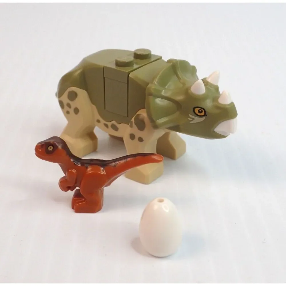Lego Jurassic World Minifigure Baby Dinosaur, Baby TRICERATOPS (75939) & Egg